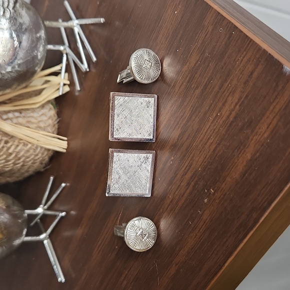 Set of Cuff Links - Picture 3 of 5